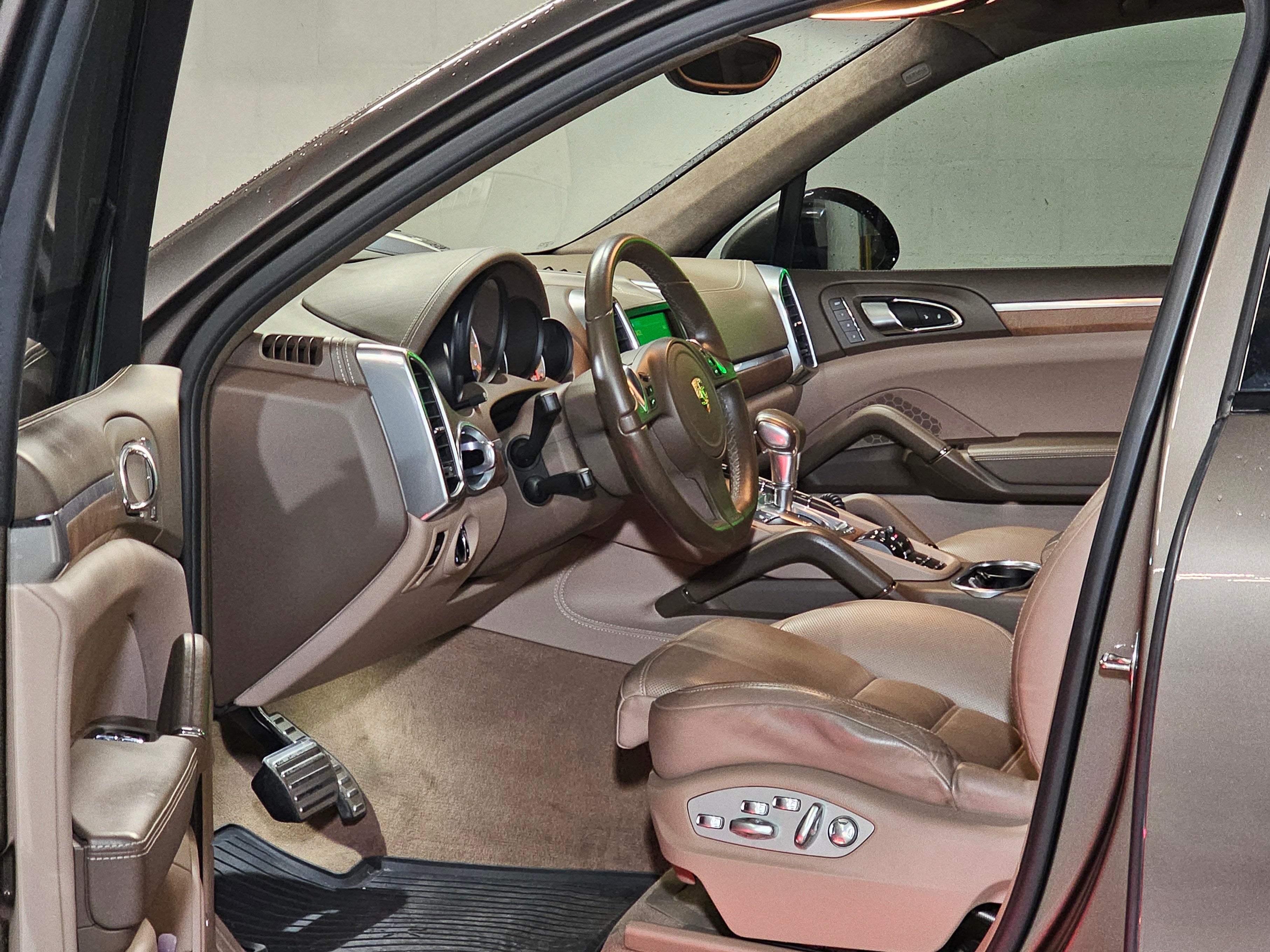 Porsche Cayenne Turbo S 2014