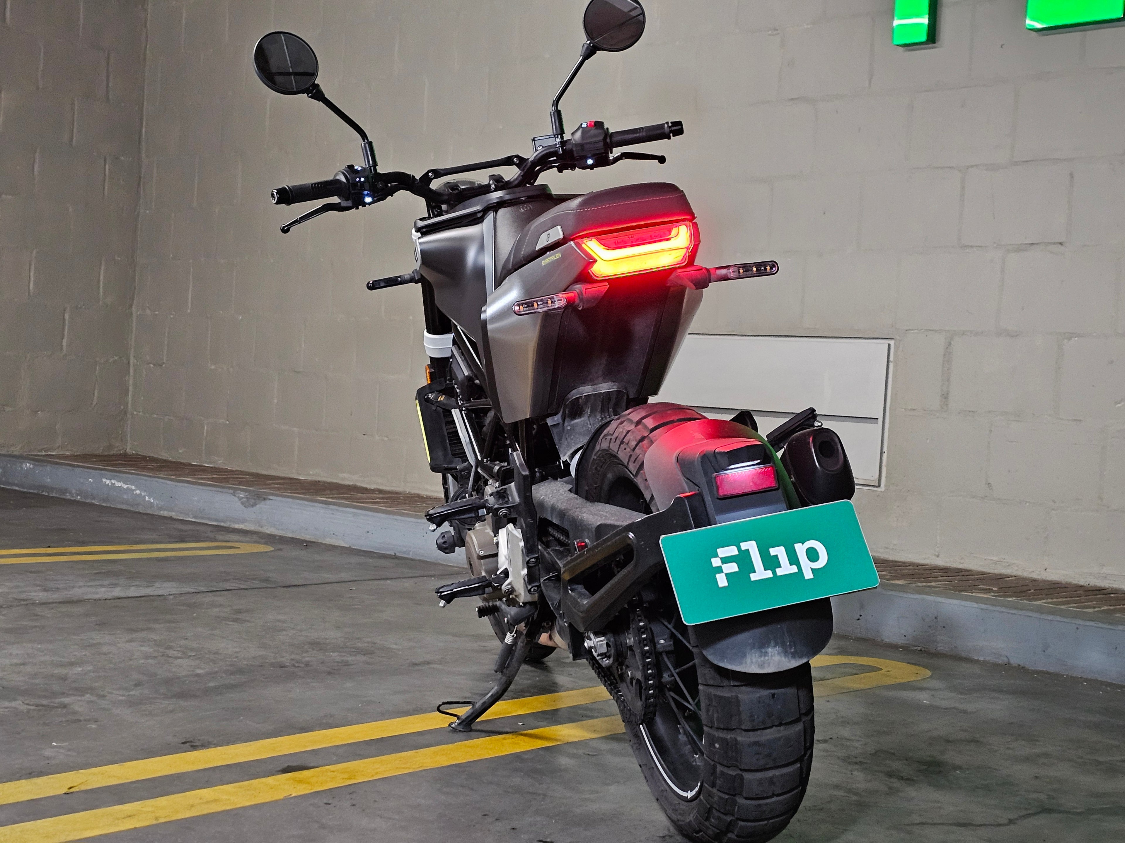 Husqvarna Svartpilen 401 2023