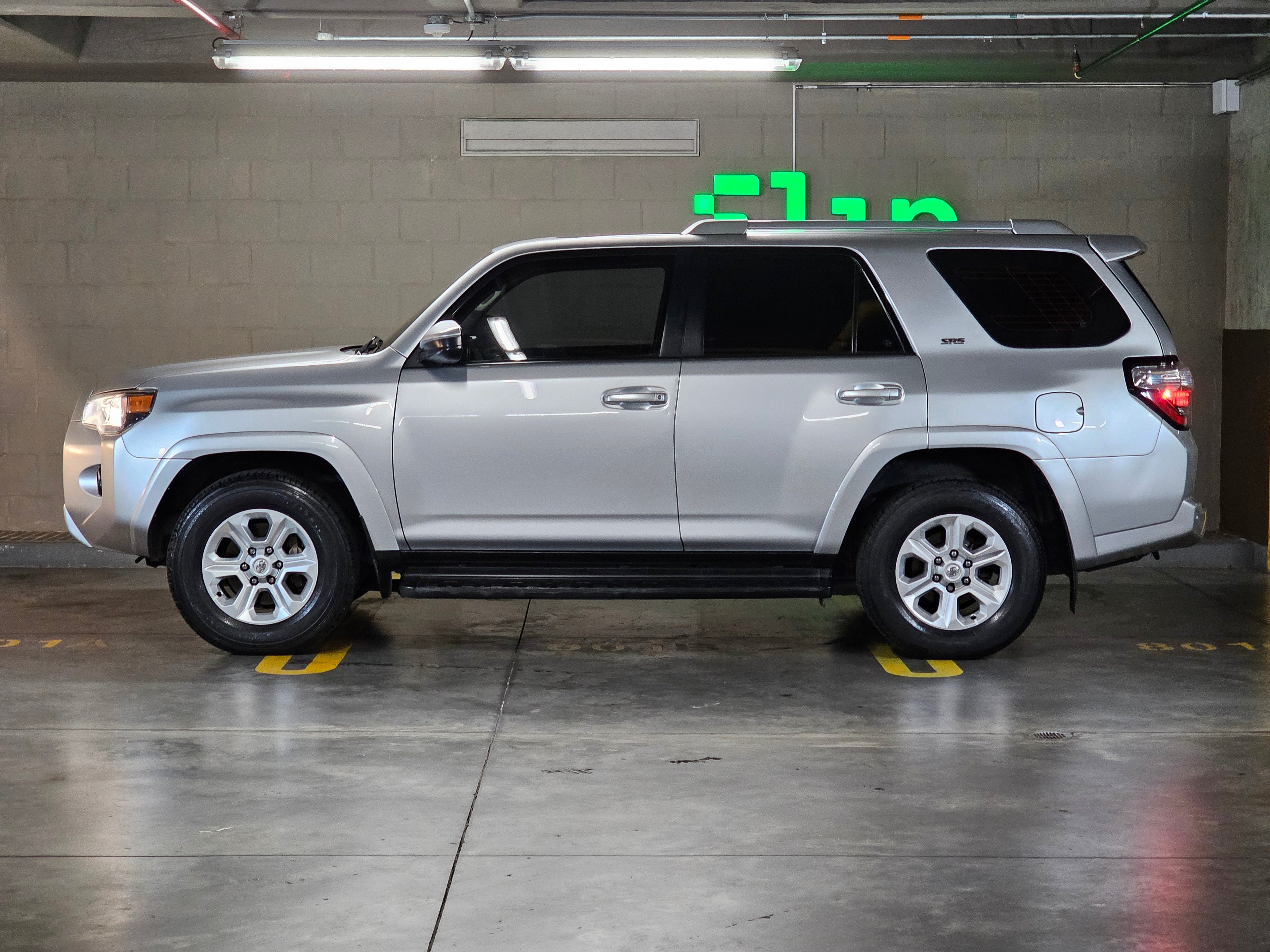TOYOTA 4RUNNER SR5 2018