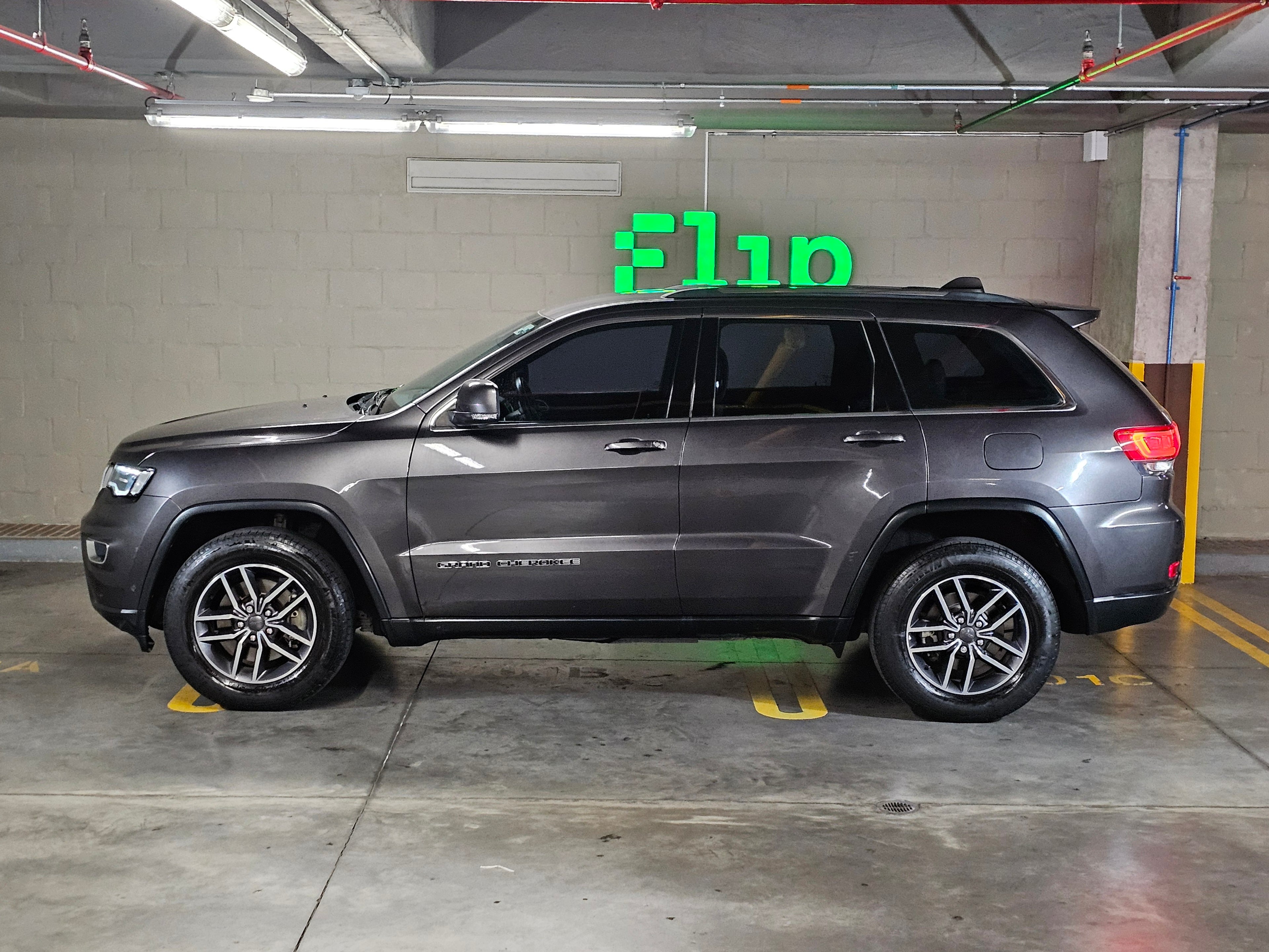 Jeep GRAND Cherokee Laredo 2019