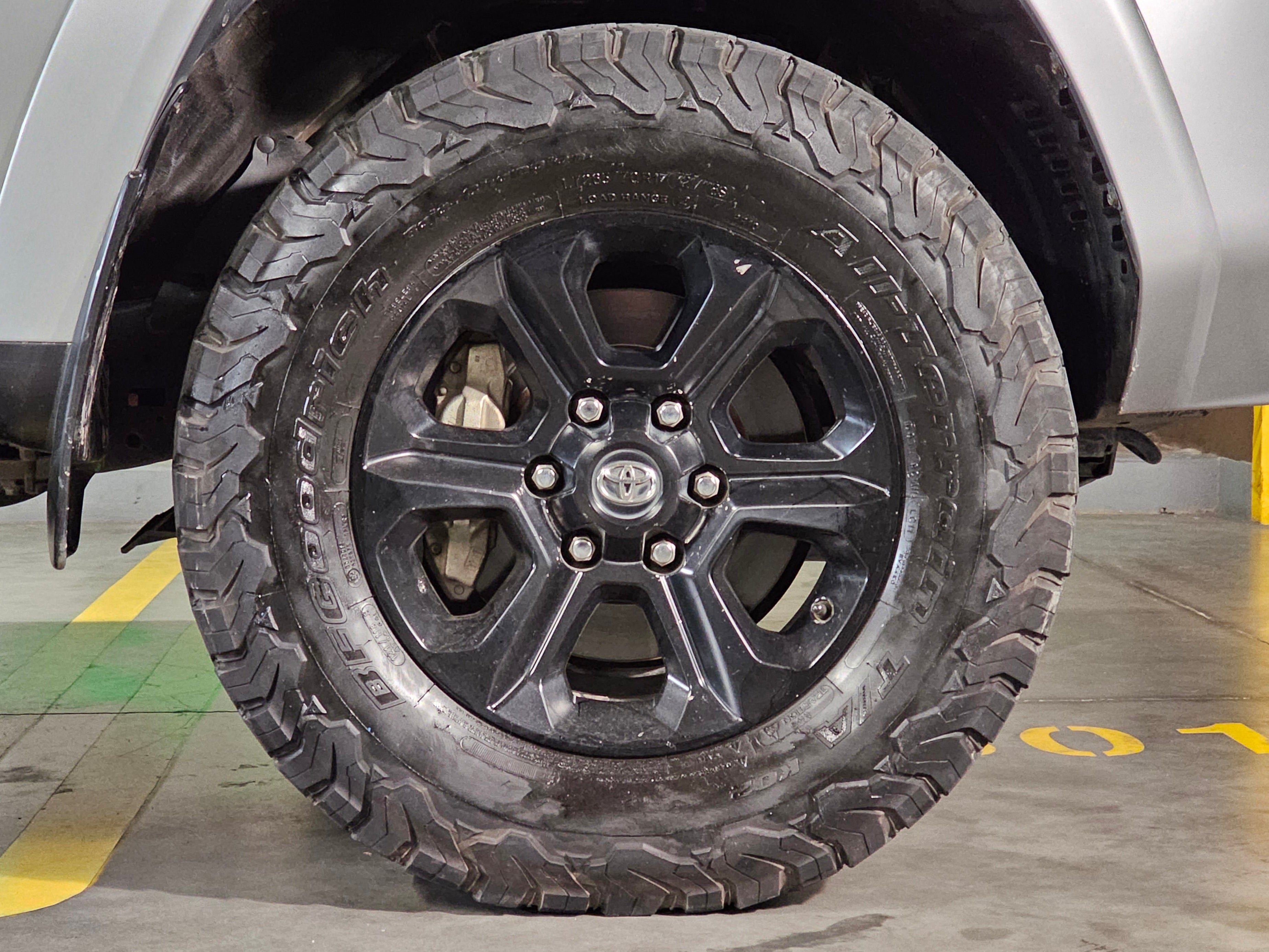 TOYOTA 4RUNNER SR5 2018