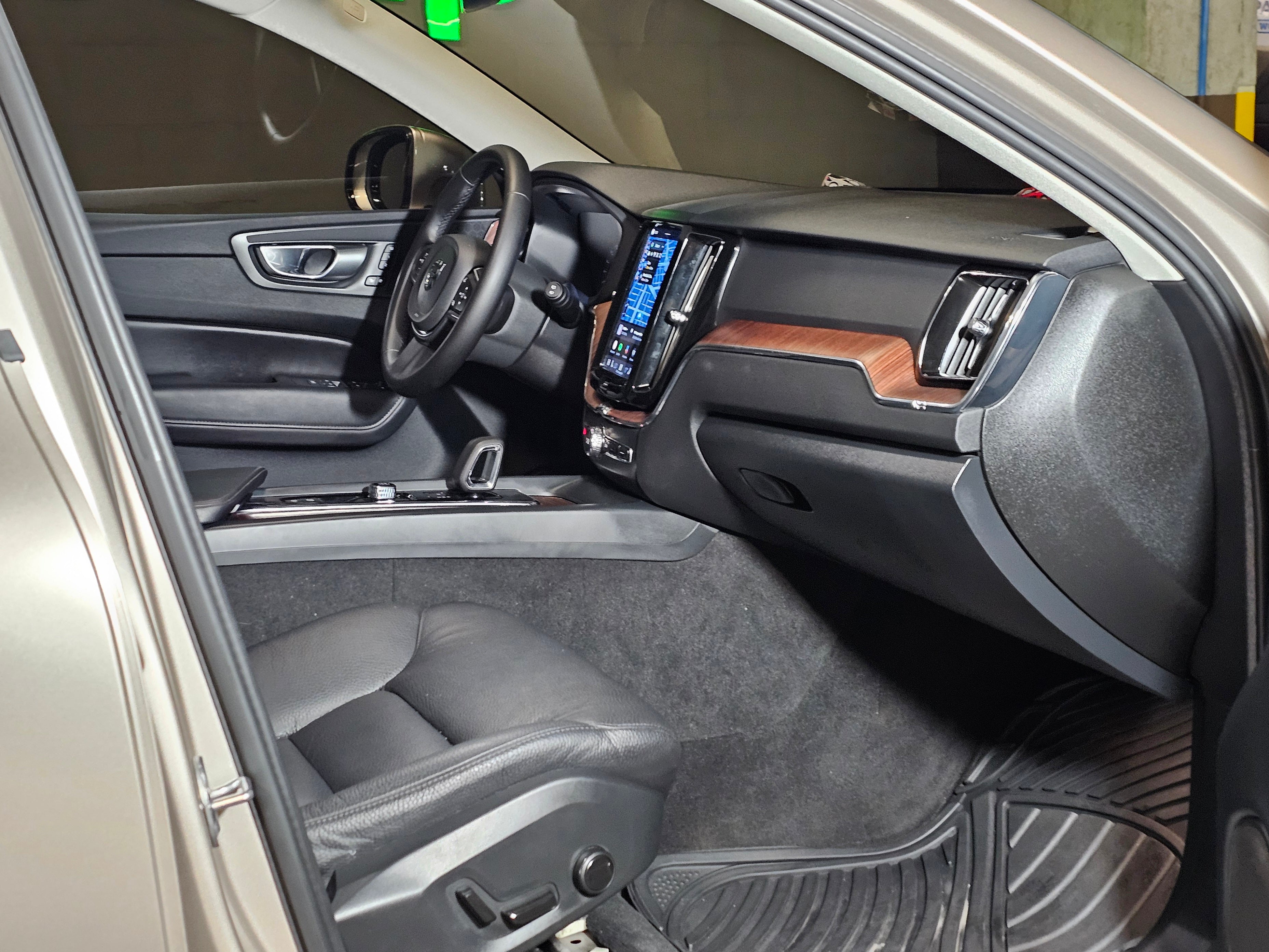 Volvo Xc60 2.0 T8 Plus Awd Recharge 2024