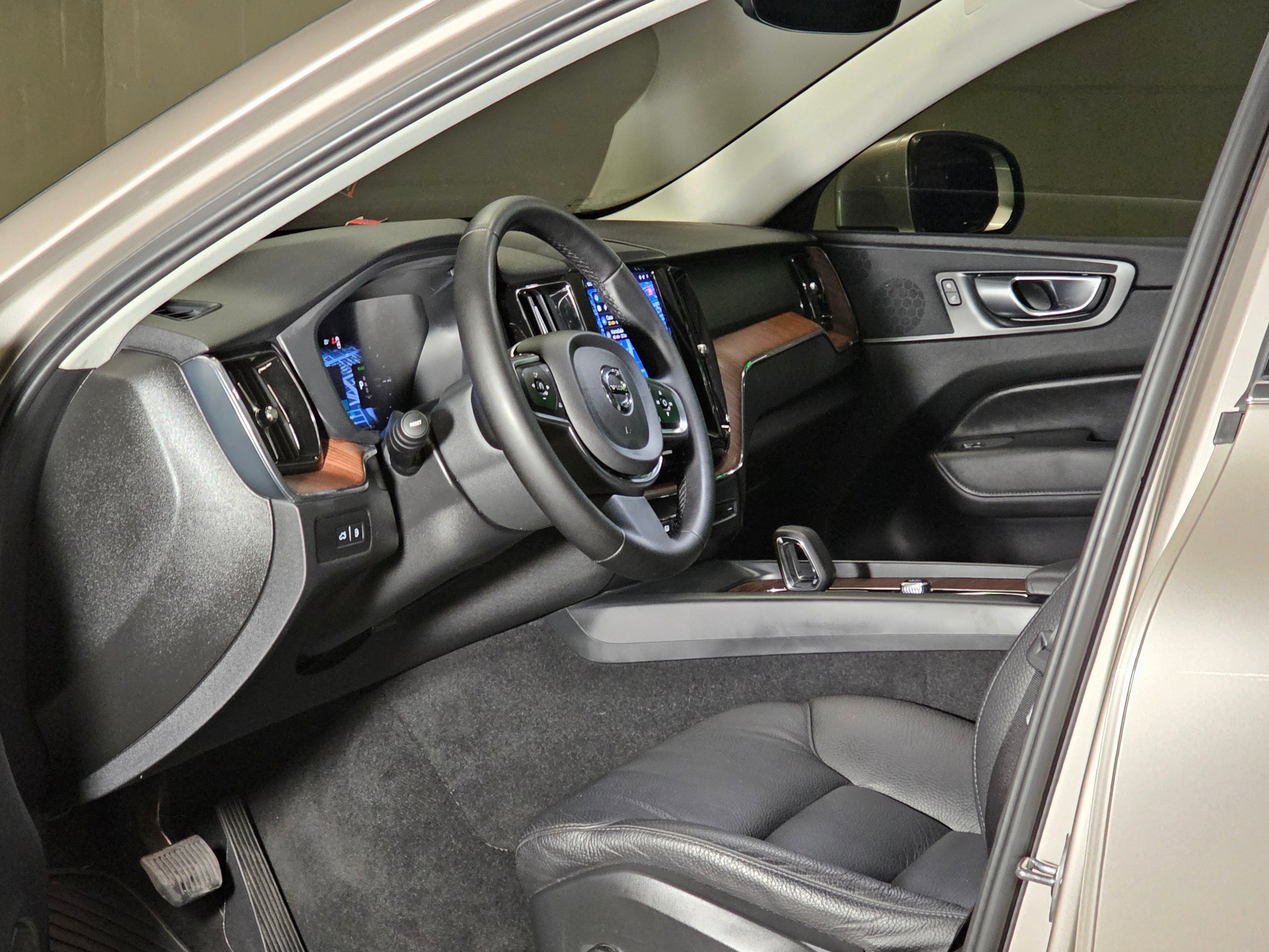 Volvo Xc60 2.0 T8 Plus Awd Recharge 2024