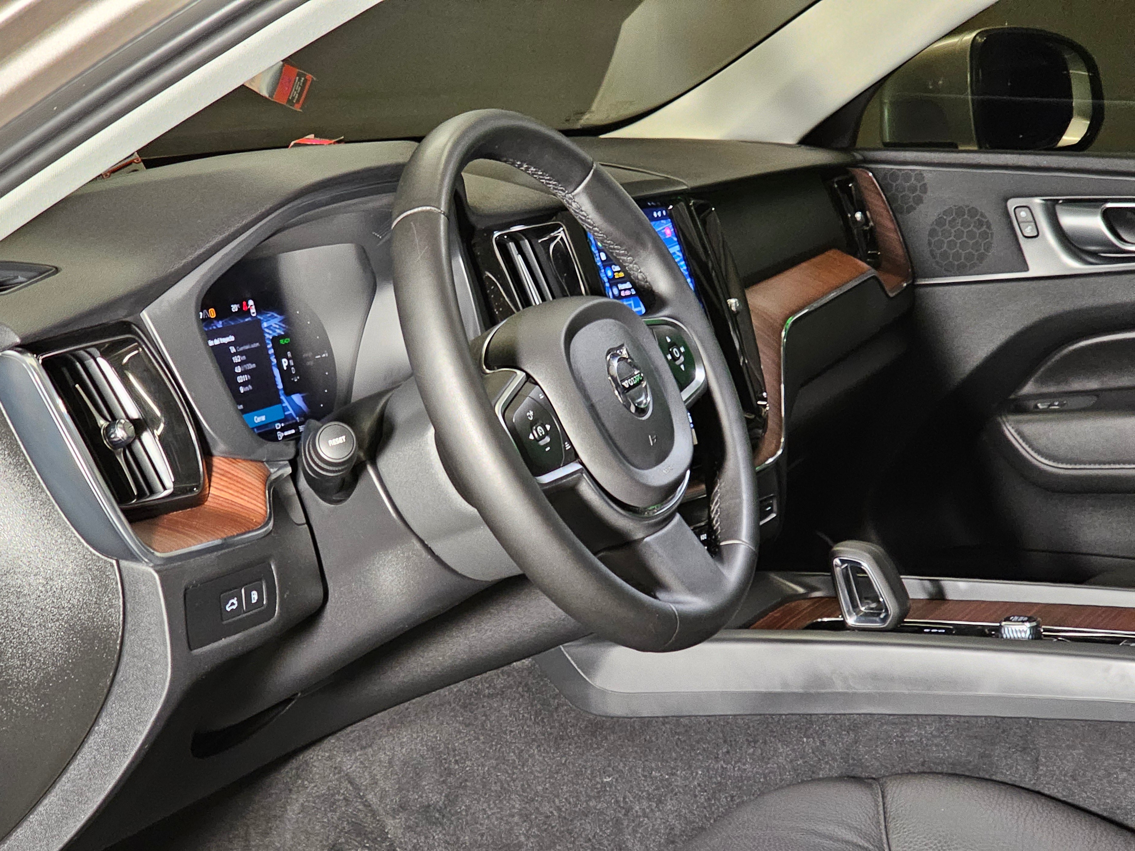 Volvo Xc60 2.0 T8 Plus Awd Recharge 2024