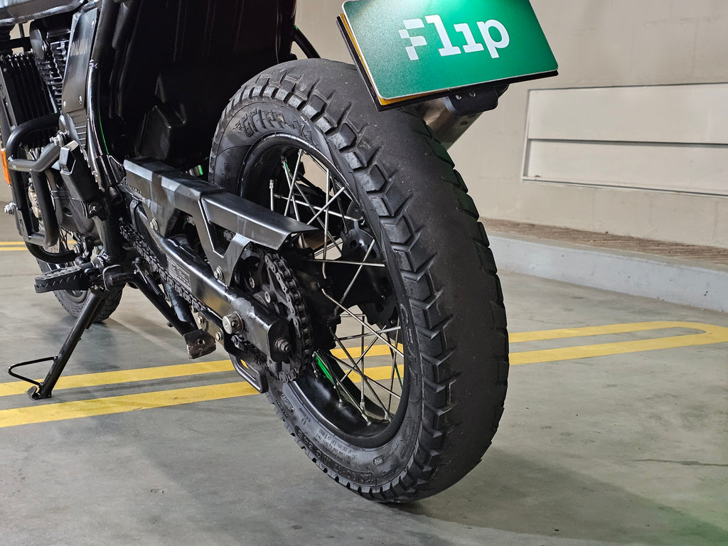 Royal Enfield Himalayan - trasera