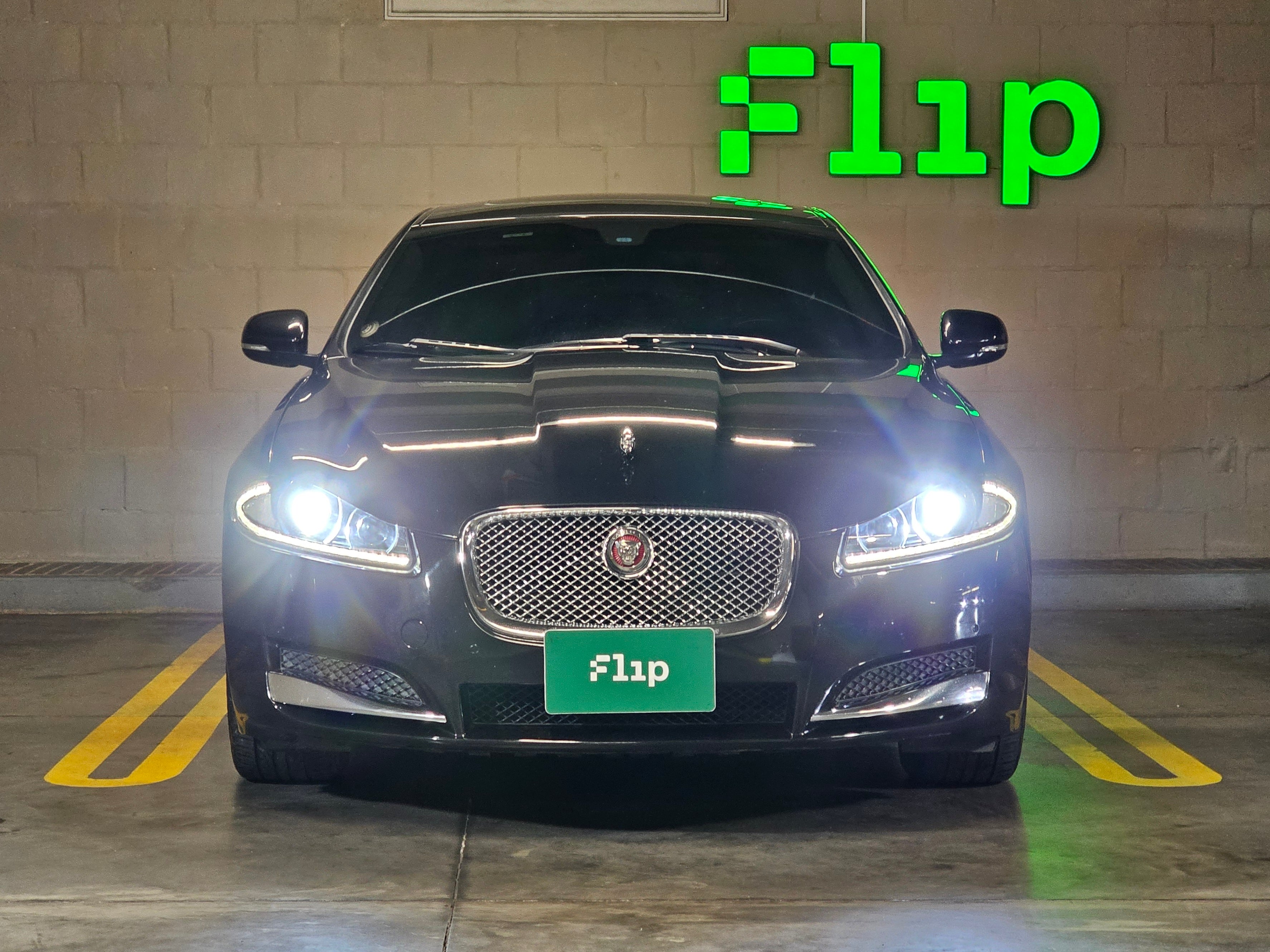 Jaguar XF 2.0 2015 - Grupo Flip
