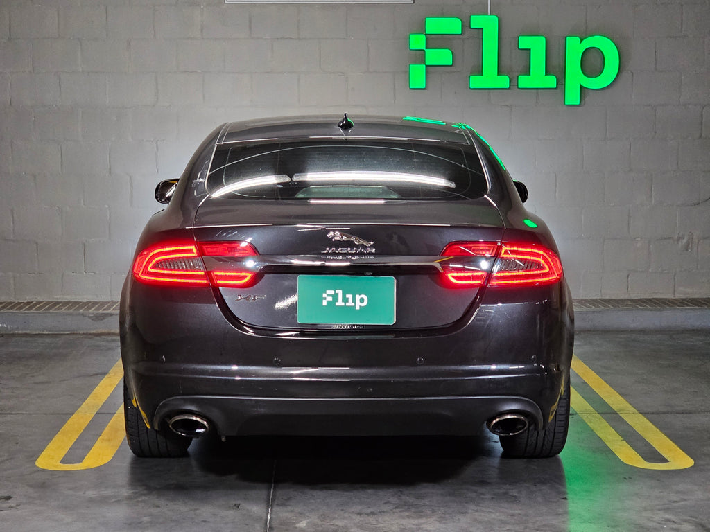 Jaguar XF 2.0 2015 - Grupo Flip