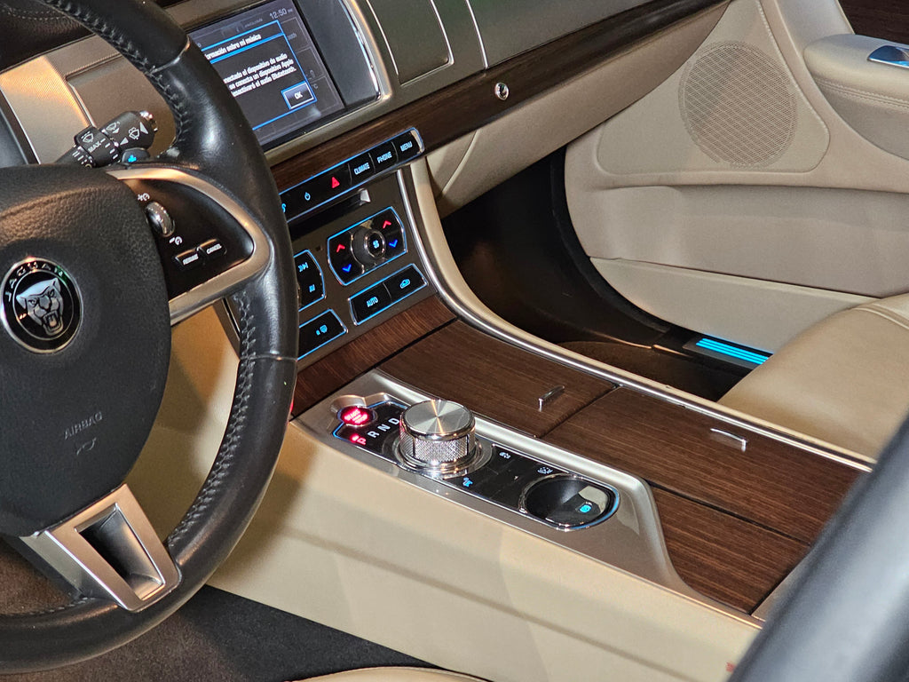 Jaguar XF 2.0 2015 - Grupo Flip
