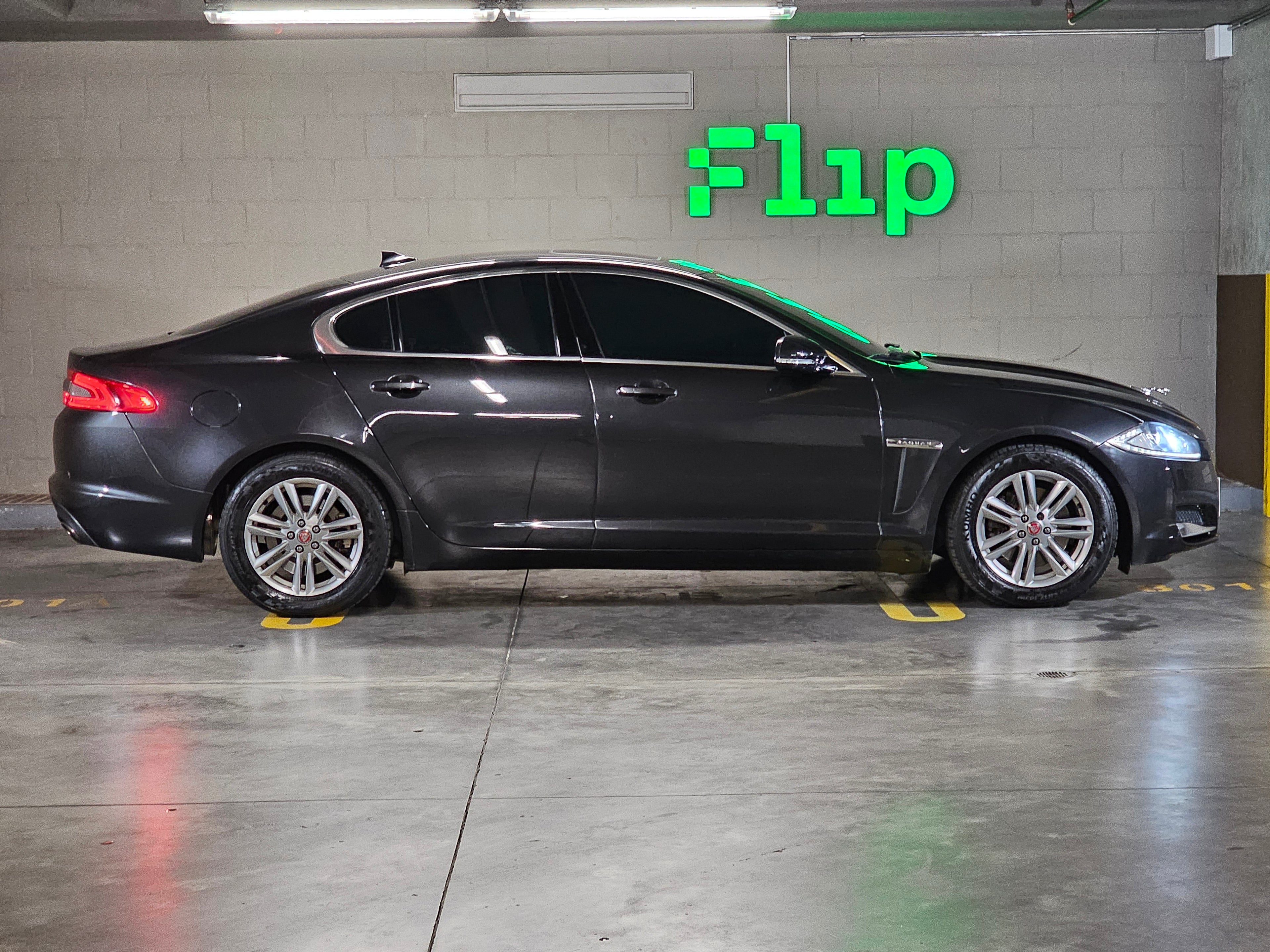 Jaguar XF 2.0 2015 - Grupo Flip