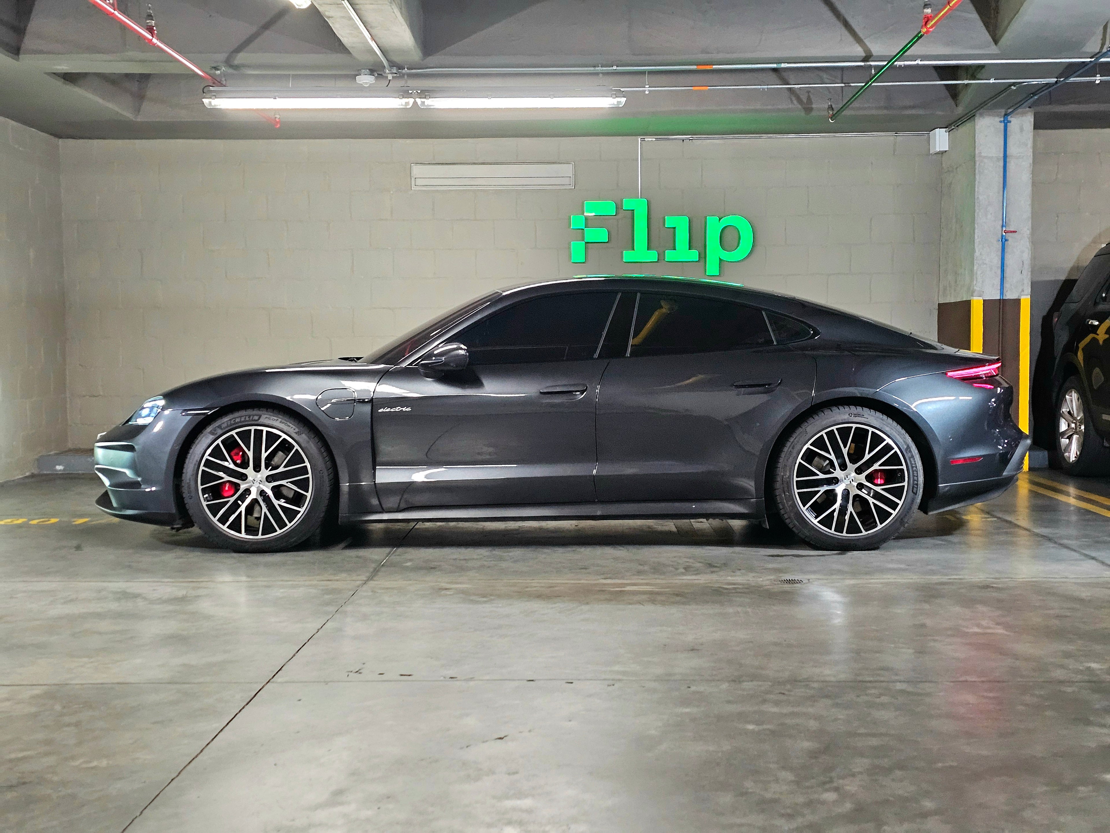 Porsche Taycan 4S 2025 - lateral