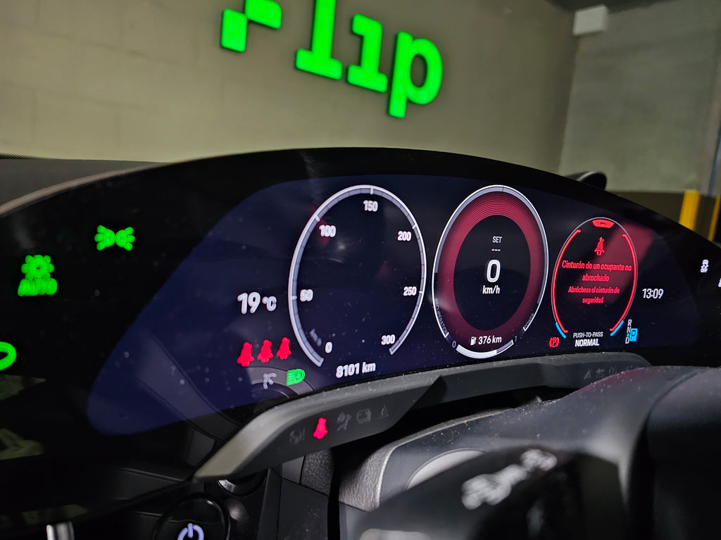 Porsche Taycan 4S 2025 - interior