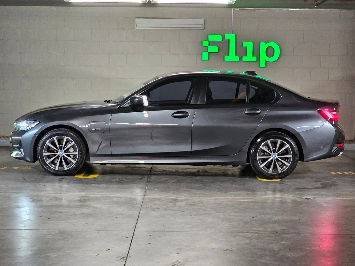 BMW 330e 2022