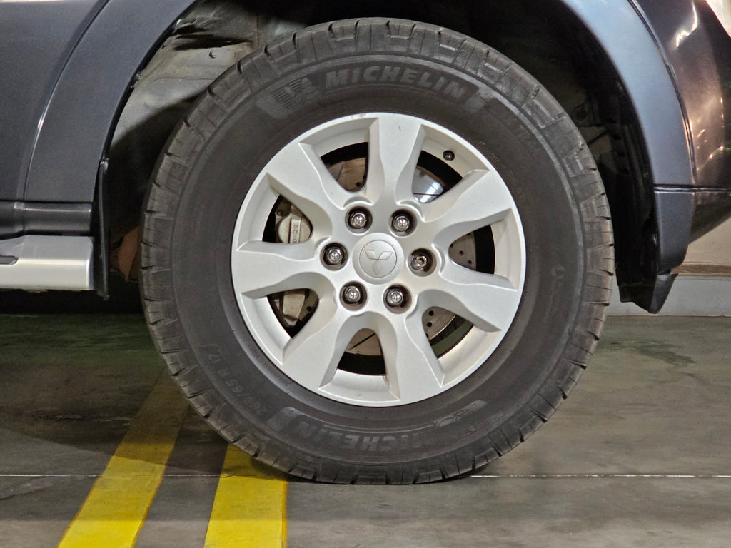 Mitsubishi Montero 2011
