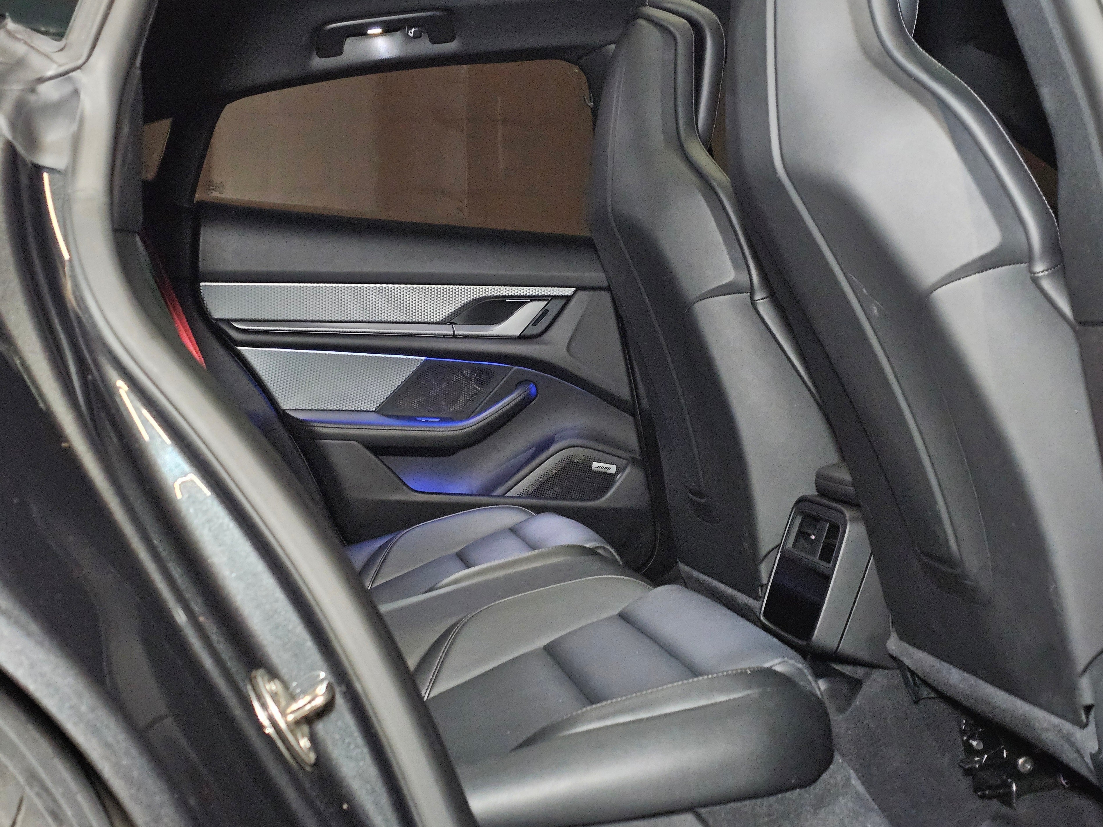 Porsche Taycan 4S 2025 - interior