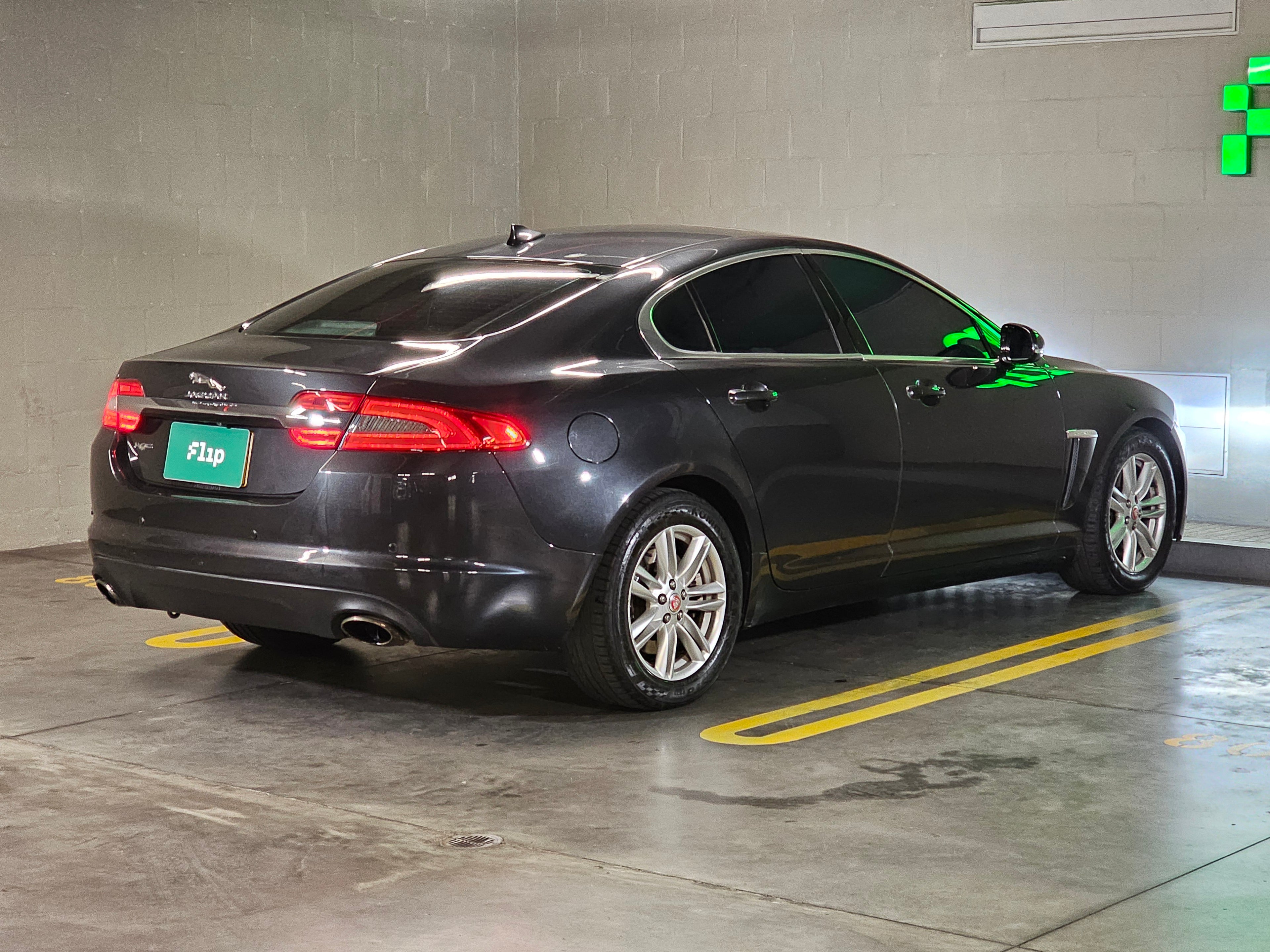 Jaguar XF 2.0 2015 - Grupo Flip