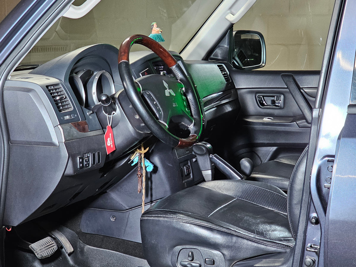 Mitsubishi Montero 2011
