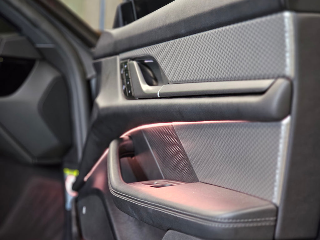Porsche Taycan 4S 2025 - interior