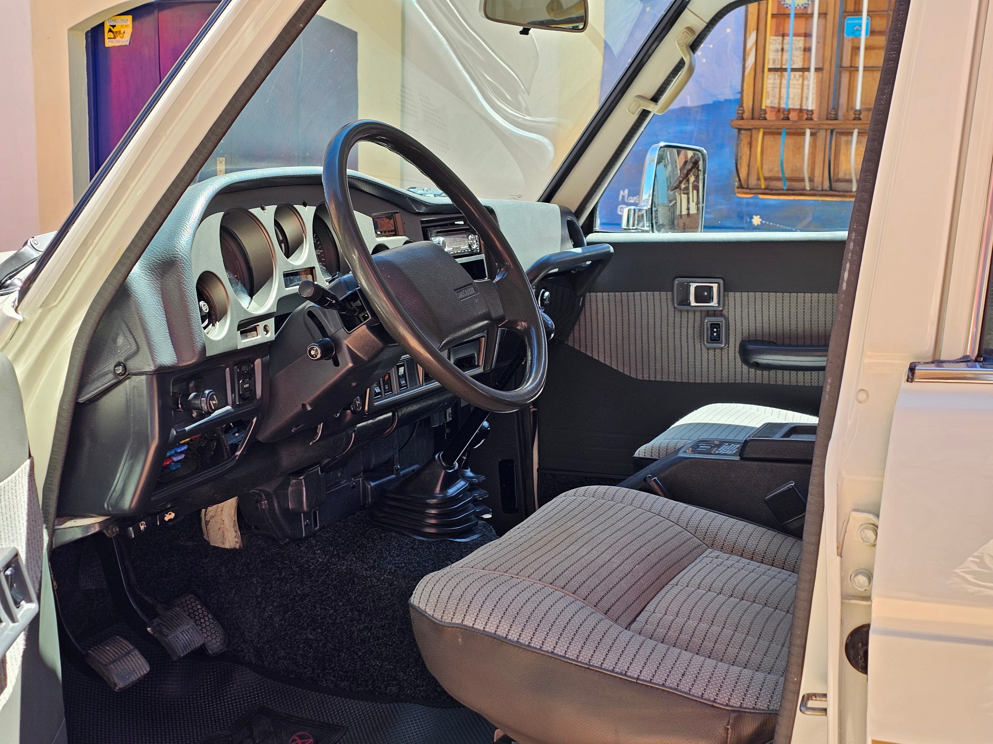 Toyota Land Cruiser FJ62 1989