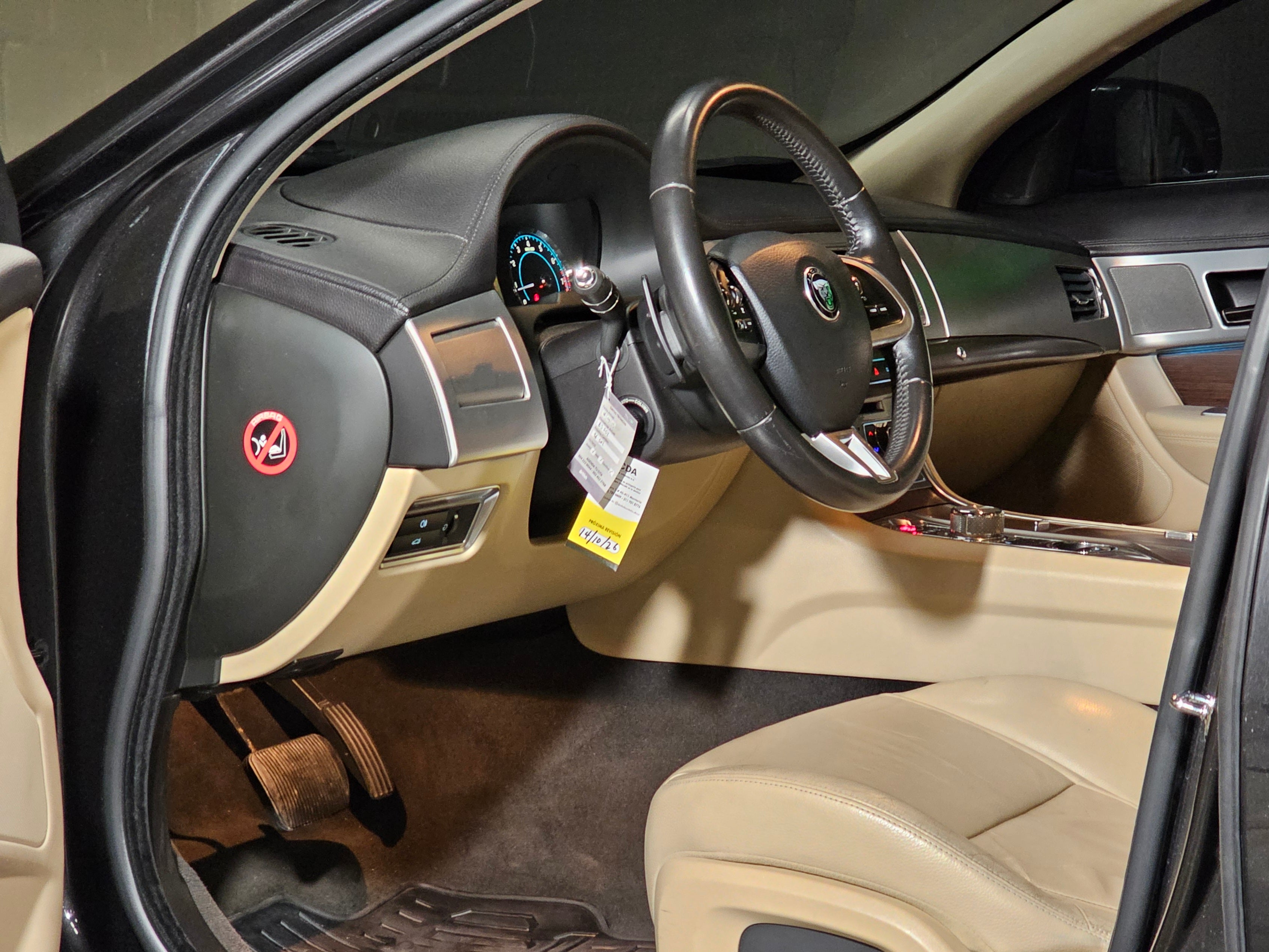 Jaguar XF 2.0 2015 - Grupo Flip