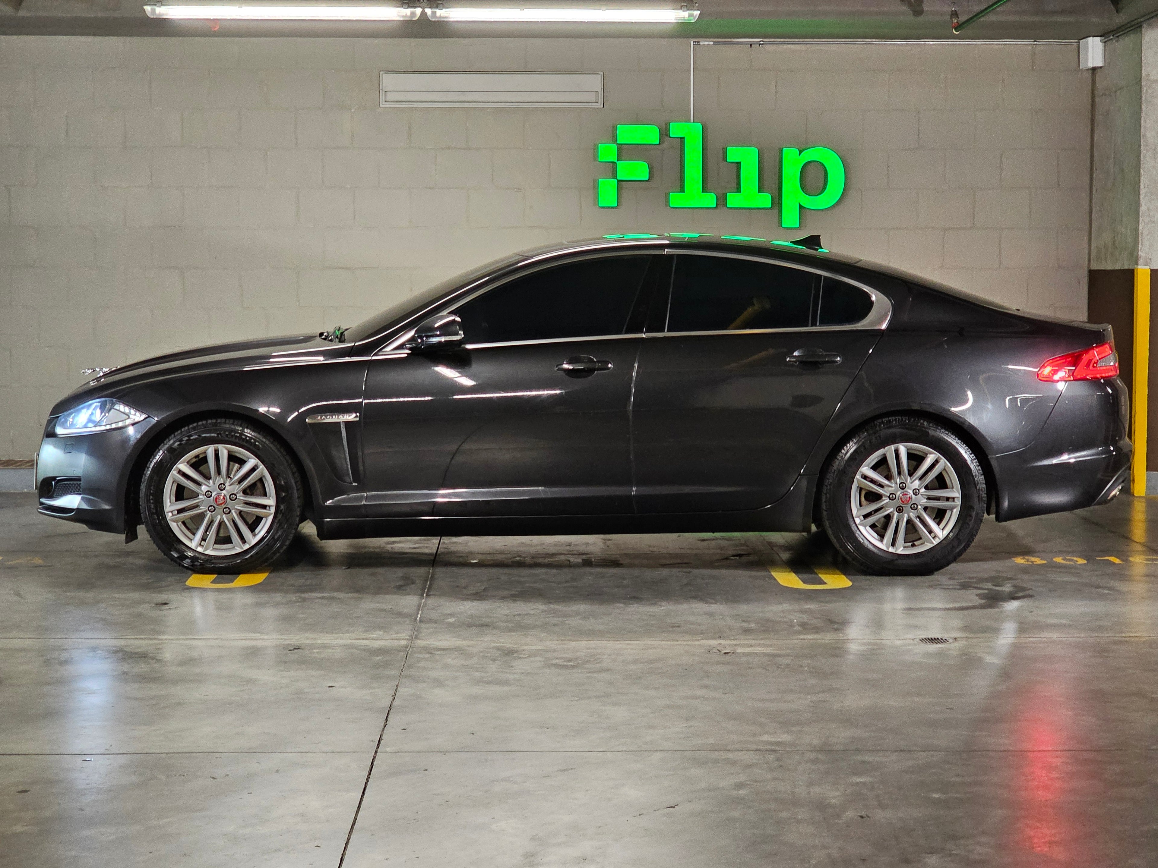 Jaguar XF 2.0 2015 - Grupo Flip